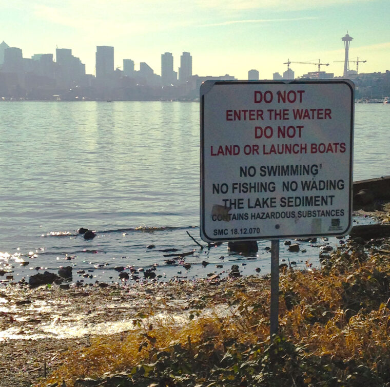 Warning sign at Gas Works Park